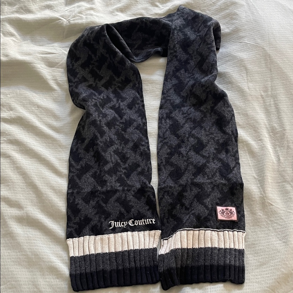 Juicy Couture Houndstooth Scarf in Black and Gray